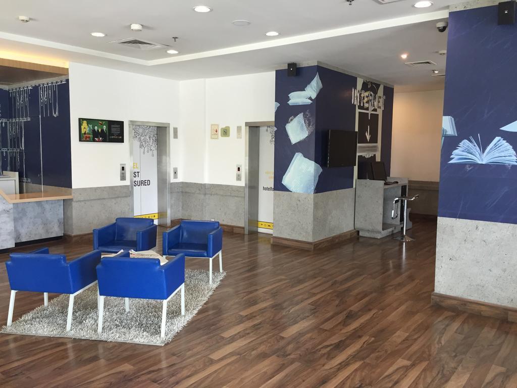 Hotel Caspia Pro Велика Нойда Екстер'єр фото