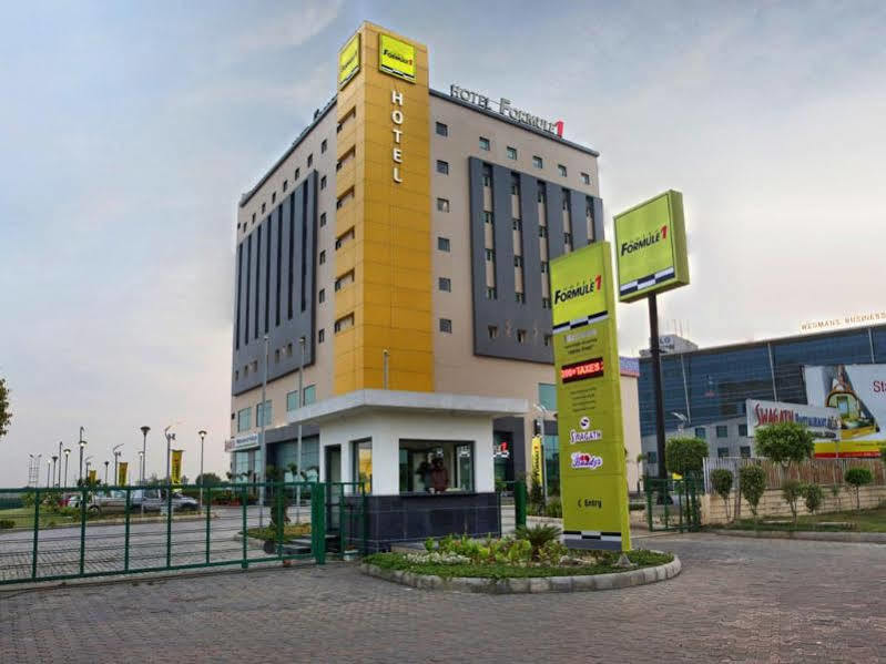 Hotel Caspia Pro Велика Нойда Екстер'єр фото