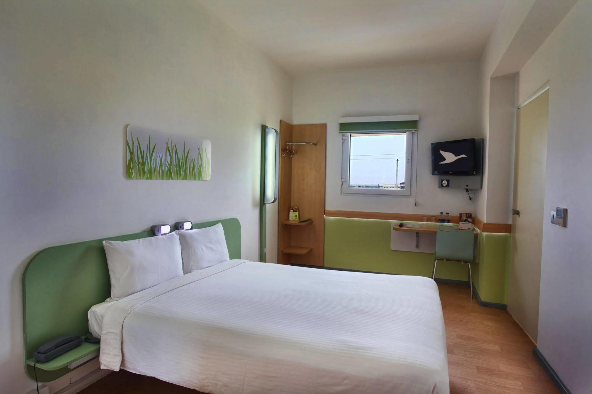Hotel Caspia Pro Велика Нойда Екстер'єр фото