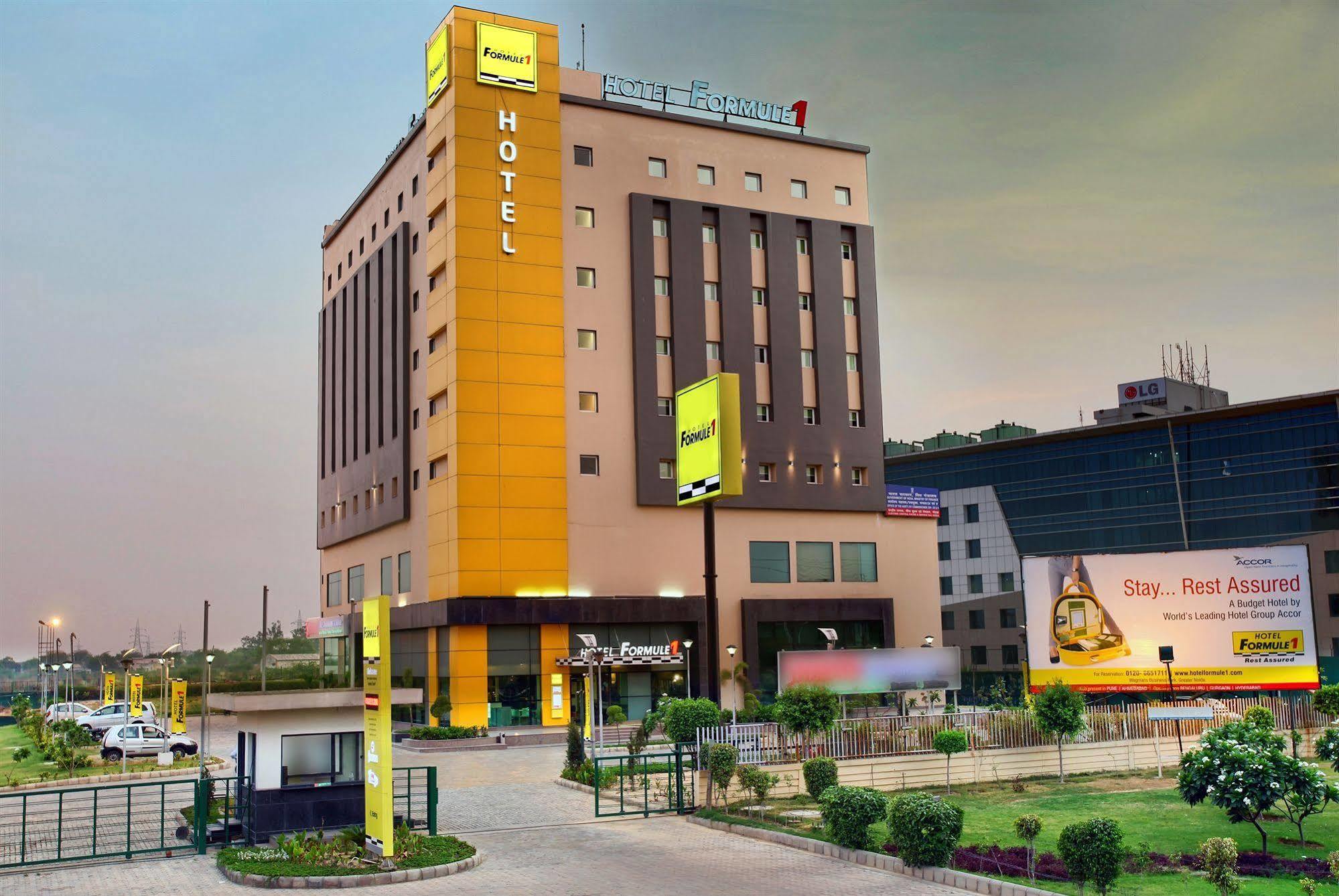 Hotel Caspia Pro Велика Нойда Екстер'єр фото